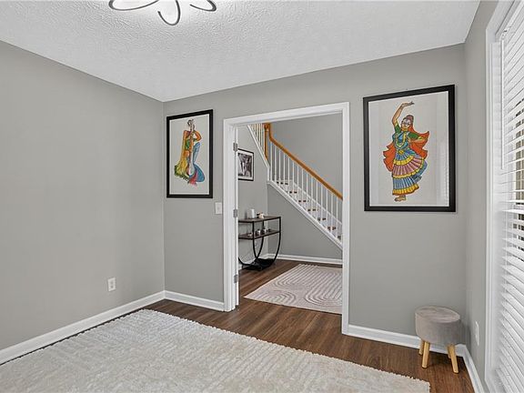 4th image of 29 Creekview Ct