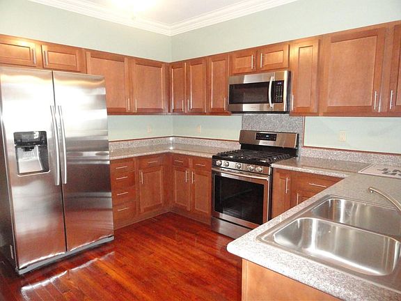 2nd image of 4042 Baudin St