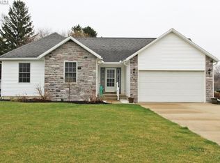 449 Mill Pond Dr, Sandusky, OH 44870