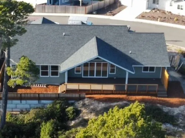 560 Tournament Dr, Florence, OR 97439