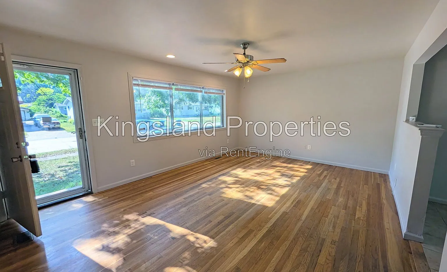 3 bed, 1.0 bath, 960 sqft, $1,500 — Photo 2