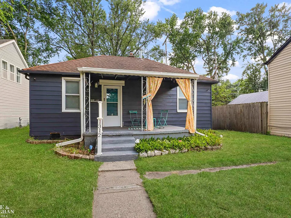1312 E Harry Ave