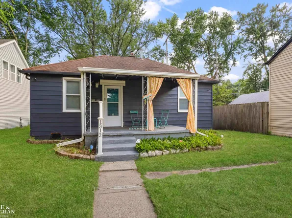 1312 E Harry Ave, Hazel Park, MI 48030