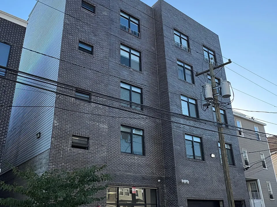 362 Hamilton Ave #202