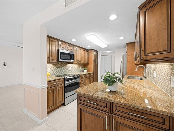 4th image of 1100 Salem St APT 25