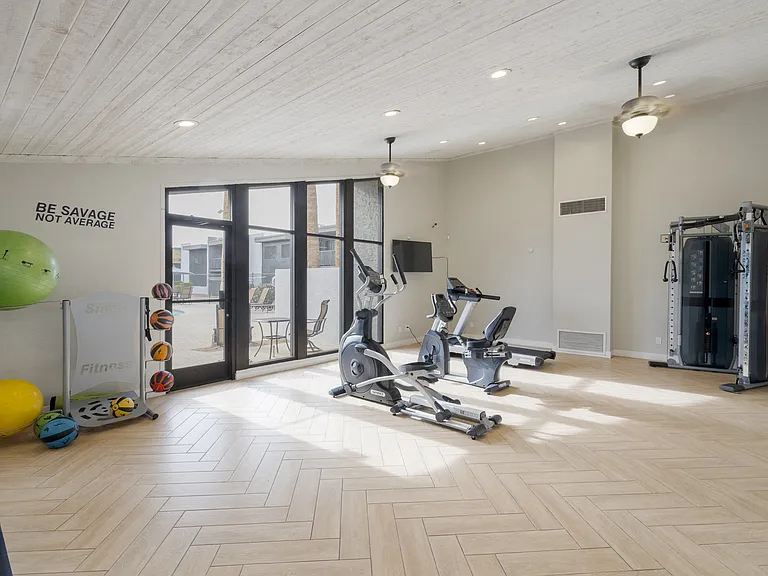 Emerald Apartments — Photo 10