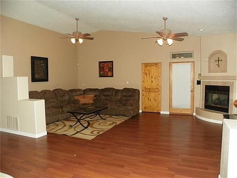 3rd image of 9001 Sunny Brook St NE