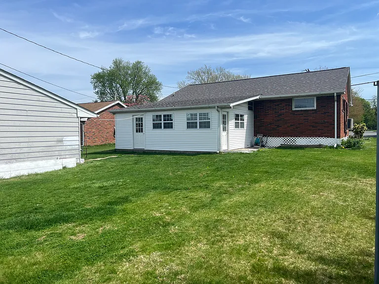 1716 S Albert St — Photo 16