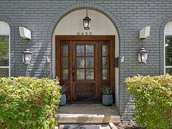 2nd image of 9435 Hunters Creek Dr
