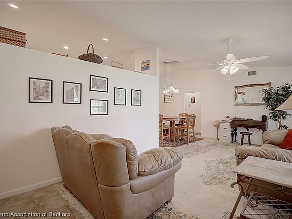 4th image of 132 Honeycomb Ave