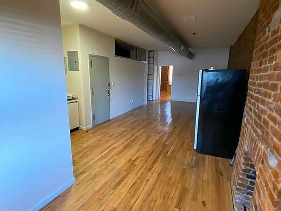 5th image of 305 Bond St #2