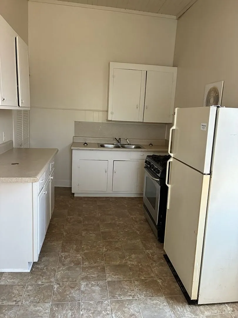 Forest Avenue 1318 A-C — Photo 3