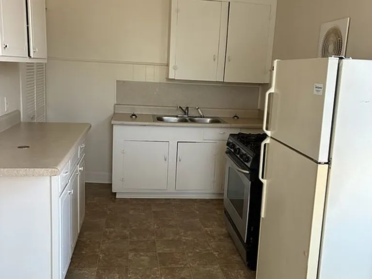 1318 Forest Ave #A-C — Photo 3