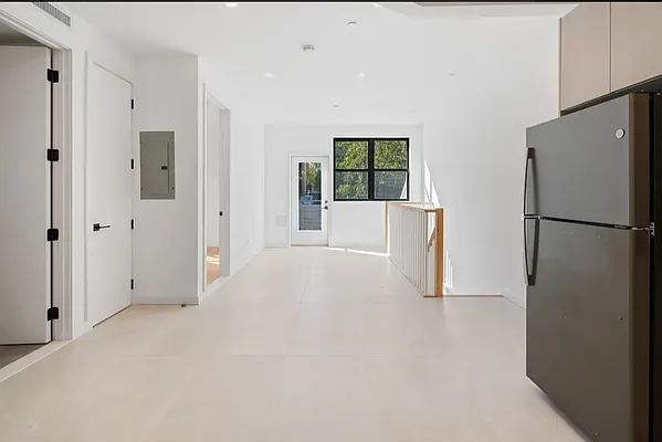 Rented by Real Team Brokerage | media 10