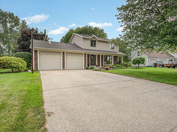 3rd image of 2760 E Chester Dr