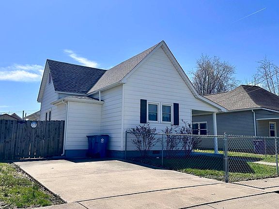 2nd image of 208 W Sylvia Ave
