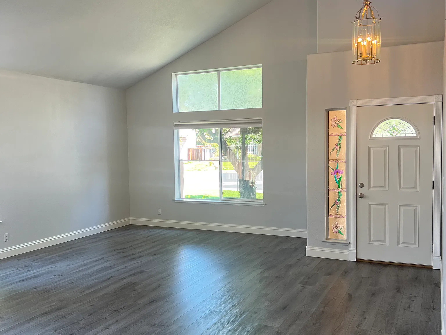 3 bed, 2.5 bath, 1880 sqft, $2,950 — Photo 2
