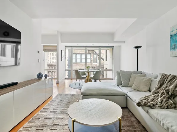 33 W 56th St APT 8A, New York, NY 10019