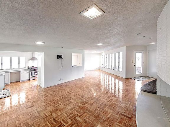 4th image of 402 Lagarde St