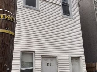 810 N 10th St FL 2R, Reading, PA 19604