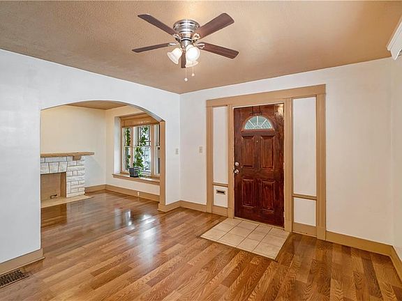 4th image of 4241 Prospect Ave