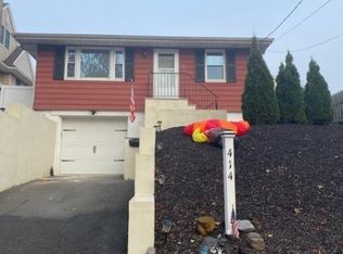 414 Valley Rd, Clark, NJ 07066