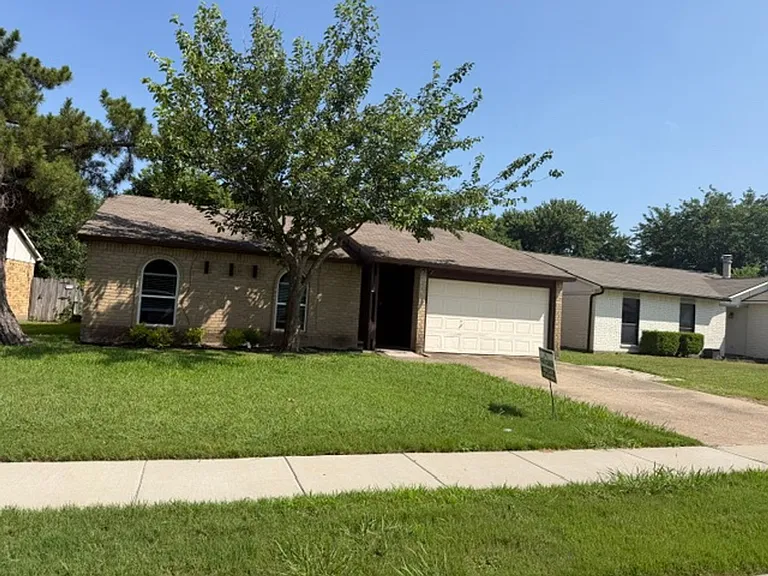 722 Circle Cove Dr — Photo 1