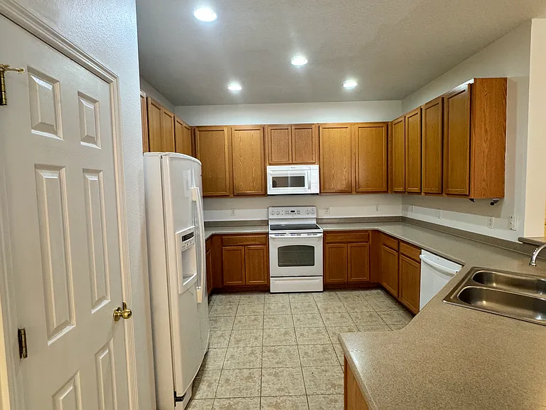 3038 Seaview Castle Dr — Photo 3