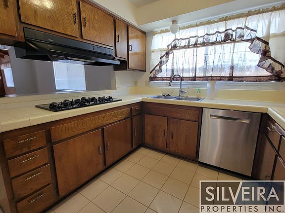 5th image of 1021 N College Dr