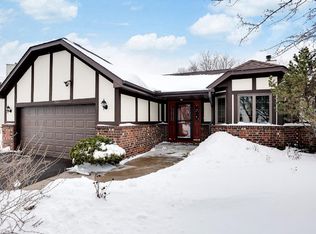2401 Helmo Ave N, Oakdale, MN 55128