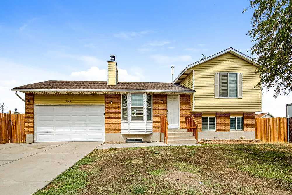 4 bed, 2.5 bath, 1843 sqft, $2,690 — Photo 1