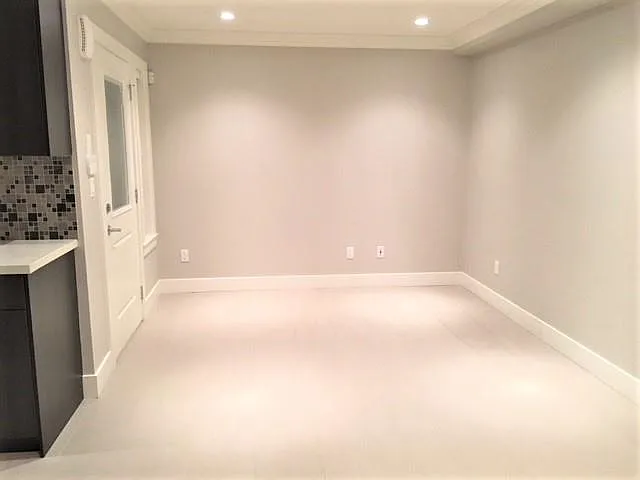 422 W 6th St — Photo 4