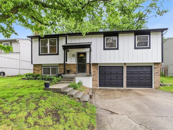 12504 S Summertree Ln, Olathe, KS 66062