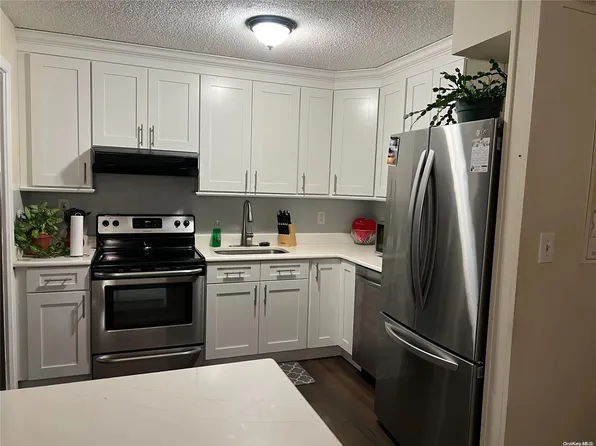 164 Eagle Hill #164, Middle Island, NY 11953