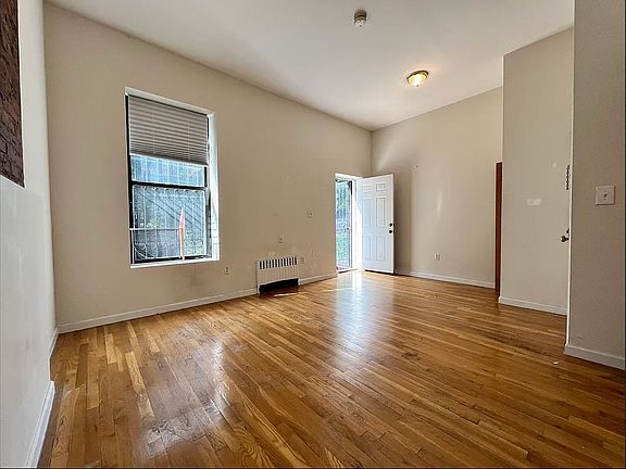 4th image of 26 E 127th St APT 2R