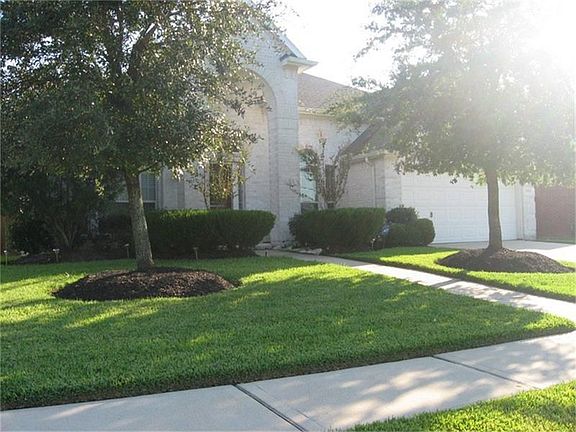 3rd image of 15711 Sandisfield Ln
