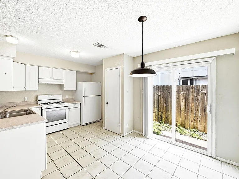 10604 Lanshire Dr #A — Photo 6