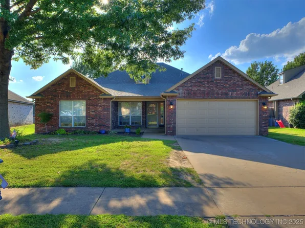 9706 N 99th Ave E, Owasso, OK 74055