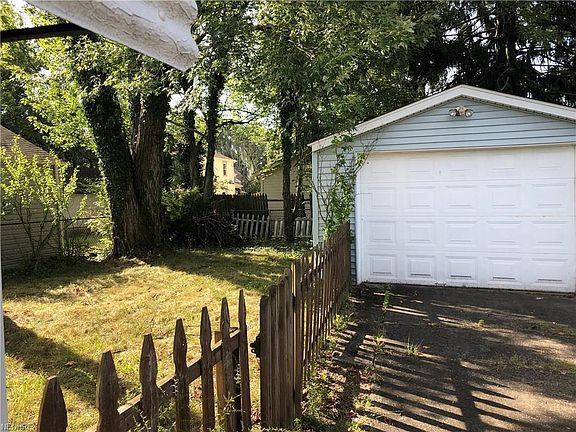 4th image of 2433 Walden Ct