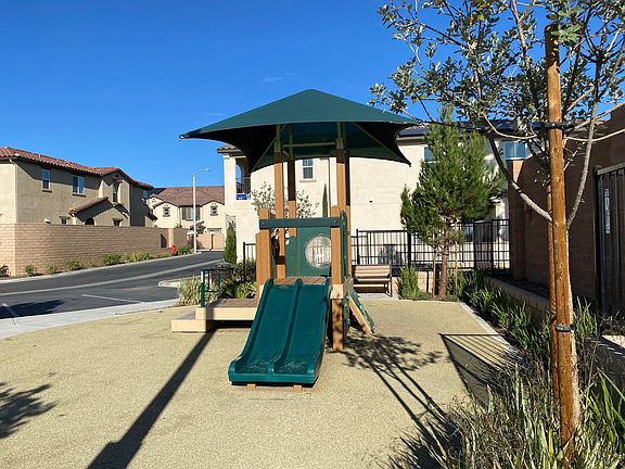 2nd image of 24164 Verin St