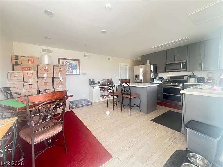 4194 Greenpoint St — Photo 11