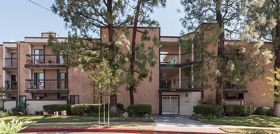 1st image of 1745 Holly Dr APT 106