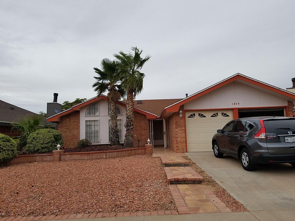 Beautiful, low maintenance front yard with a 2-car driveway