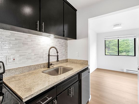 5th image of 7505 SE 28th St #202
