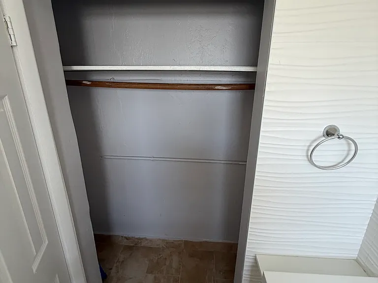 713 NE 8th St #6 — Photo 5
