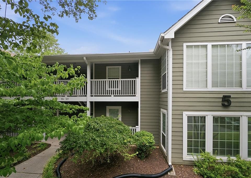 1st image of 515 Berkeley Woods Dr