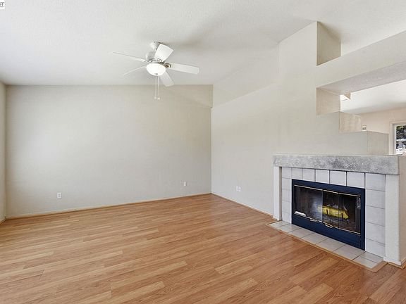 5th image of 3369 Tea Rose Dr