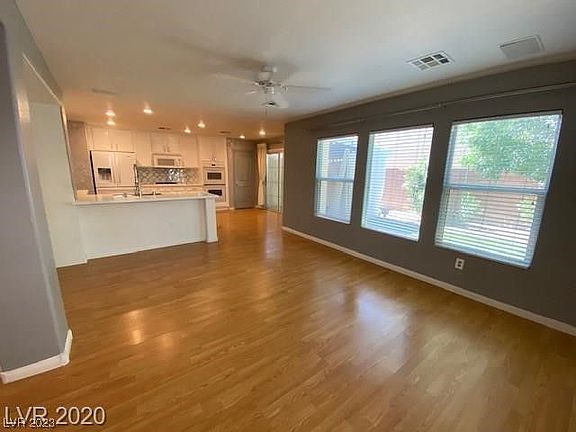 4th image of 321 Copper Pine Ave