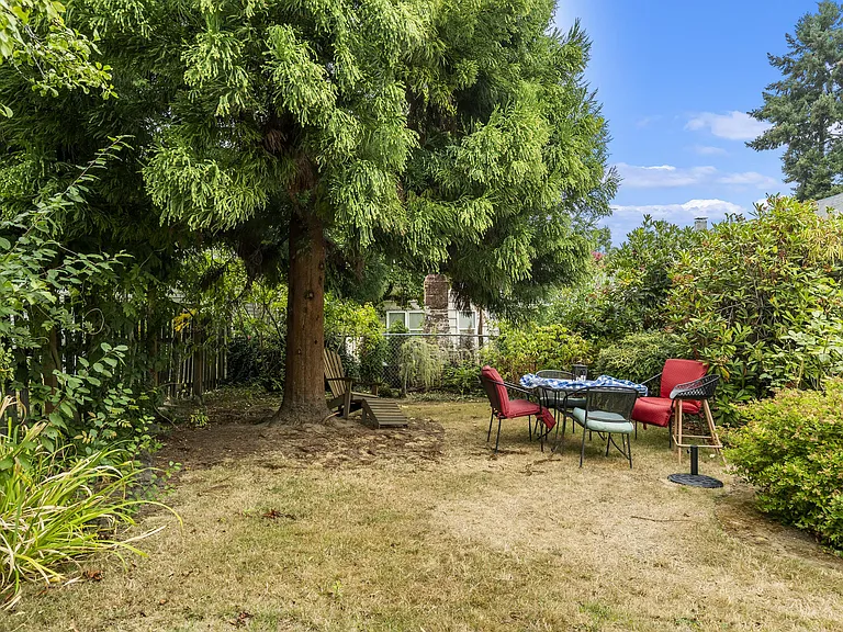 2567 NW Raleigh St — Photo 34