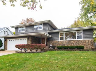 1240 Fairwood Dr, Elgin, IL 60123